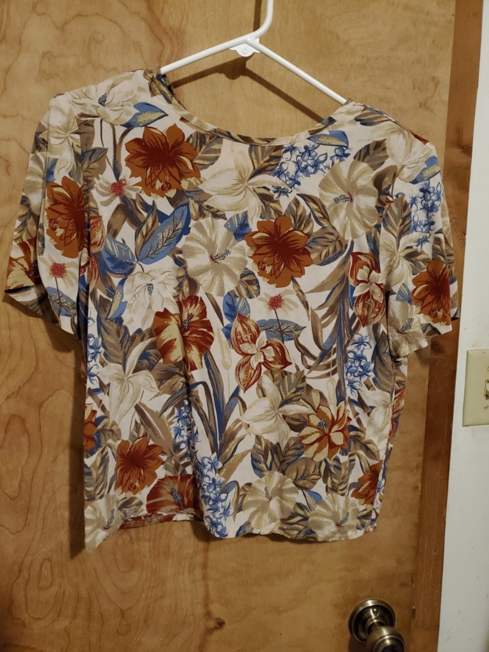 #682 Women's shirt by sag harbor it is a petite